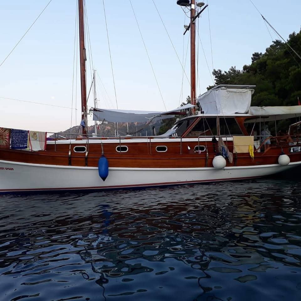 Göcek’te Günlük 35.000 TL’ye Lüks Tekne Kiralama | Aşçı ile 8 Kişi Konaklama